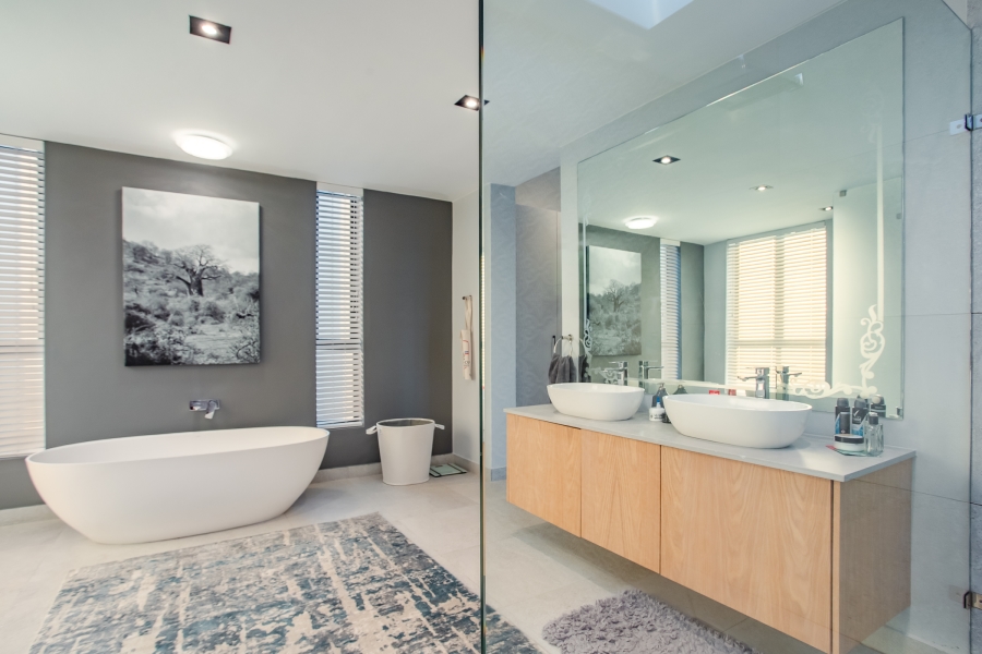 5 Bedroom Property for Sale in Val De Vie Estate Western Cape